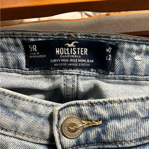 HOLISTER CURVE HIGH RISE MOM JEANS SIZE 27/5 - Picture 2 of 4